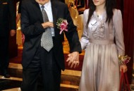 清华大学悼念杨振宁,杨振宁和翁帆定居在那？