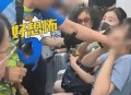 地铁乘客腿卡缝隙,东西掉地铁缝里了怎么办？