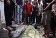 装1500斤玻璃被压死,装1500斤玻璃被压死视频