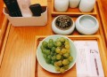 酒店回应吃水果去世,酒店晚上10点送水果正常吗？