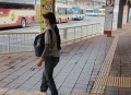 广州盲道致多人摔倒,广州市盲道违停没有提醒吗？