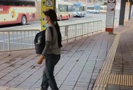 广州盲道致多人摔倒,广州市盲道违停没有提醒吗？