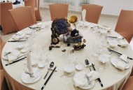 台宴请美无一人到场,中餐摆台八人标准位置？