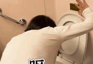 网红边吃边吐2小时,主播边吃边吐