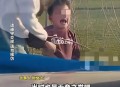 男童追打女童2分钟,辽源：夫妻游泳馆内教训殴打女儿，15岁男孩好心拍视频报警却遭铁棍追打, 你怎么看？