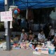 酒店摆摊日入3万,我想开车去外地流动摆地摊，请问是租房子合适还是住旅店合适？