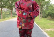 老外扎堆寿衣店试穿 ,外国人穿寿衣 老外扎堆寿衣店试穿 ,外国人穿寿衣