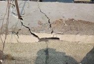 425米最高住宅开裂,425水泥浇灌楼面会开裂原因？