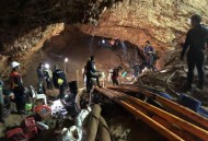 洞穴失联6天生还,泰国13人洞穴探险失联多日，为什么举国救援却毫无进展？