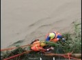 老人被困家中淹死,钦州连日暴雨村庄迅速被淹，数十人被困家中，包括多名老人和小孩，消防紧急救援, 你怎么看？