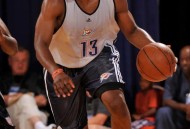 日本熊害已逼近东京,夏季联赛火箭对阵篮网，周琦面对日本选手渡边熊太欧洲步直接晃飞，你怎么看？