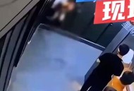 男子薅光公厕卫生纸,男子公厕门口身亡