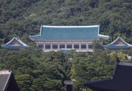 韩国总统重回青瓦台,韩国总统府青瓦台