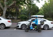 外卖员收北大录取书,北大骑手送外卖