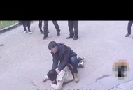 205斤小伙被风吹倒,男子被风吹走