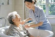 00后助浴师月入过万,助浴师收费标准？