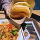 魏家凉皮门店现老鼠,魏家凉皮的肉夹馍为什么是黄色的？