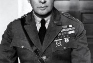 菲律宾超百万人撤离,坚持战斗到底的麦克阿瑟，为什么撤离菲律宾？