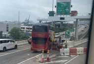 劫公交车后行驶营运,