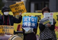 台34个团体抗议日本,伊朗从12月28日起全国各主要城市突然爆发抗议，连续几天，背后的原因是什么？