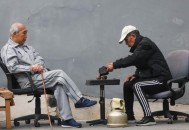 大爷踩平衡车放风筝,风筝大爷结局？