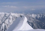 法滑雪胜地连发雪崩,滑雪会导致雪崩吗？