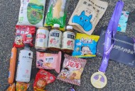 马拉松赛后物资被抢,马拉松物资遭大妈哄抢