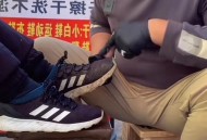 男子偷邻居旧鞋被抓,邻居偷我的丝袜，靴子该怎么办？