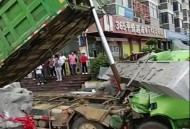 水泥车撞塌围墙致2死,围墙被大树挤压变形怎么处理？