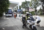 司机中毒向警车开去,高邮市：1周岁女孩误舔农药瓶中毒，警车为出租车开道及时送医, 你怎么看？