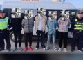 男子街头无差别砍人,如果有一名精神病患者，正在街头持刀追砍行人，请问警察是否有权直接击毙？