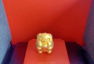 金饰克价破1100元,周大福的金饰怎么定价的，一个一克多一点的金猪怎么1100多？