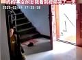 2岁女童家门口消失,河北10岁男童下楼扔垃圾走失，曾看了家门口一眼却跑向另一边，怎么回事？