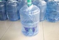 自来水现蓝色沉淀物,自来水怎么有白色的沉淀物？