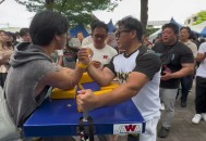 扳手腕致手臂骨折,最近一段时间与同事在班期间在公司办公桌上掰手腕造成对方骨折，我需要支付多少钱算是合适的？从法律来说？