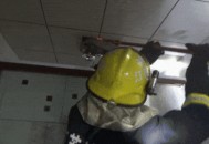 开浴霸洗澡突然起火,浴室洗澡浴霸着火怎么回事？