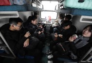 坐卧铺被上铺穿错鞋,买的硬卧上铺票能改签成硬卧下铺吗？