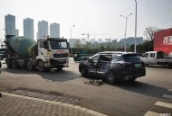 水泥泄漏致多车碰撞,水泥车事故