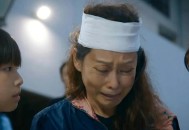 演员捡手机8楼坠亡,演员捡手机8楼坠亡视频