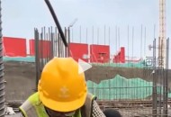 00后女孩工地绑钢筋,女人可以扎钢筋吗？