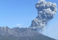日本再次面临抉择,假如日本沉没，你认为日本会选择强攻一个地方还是谈判？