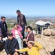带46名老人去旅游,哪个旅行社有50～60岁的老人团，想跟旅行社团走？
