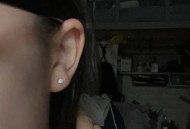 耳钉没摘耳堵长肉里,耳钉后面的胶堵取不下来怎么办？