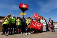 华女子伦敦被刺身亡,除什么之外的英文?