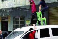 烟台一学生坠楼身亡,烟台6岁儿童坠楼脖子卡在防盗网，民警当起“托举哥”, 你怎么看？