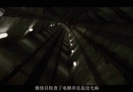 杀完人后在电梯唱歌,电梯内杀死一个女的