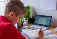 学校强收7500网课费,学校强收7500网课费合理吗