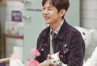 曝内娱大咖弃私生子,何炅家里有钱吗？