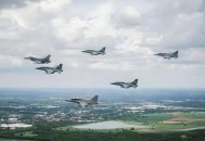 泰国对柬发动空袭,泰国和柬埔寨打仗~本来2月19号要去芭提雅的~但旅行社说要延迟时间了~请问~？