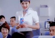 空姐飞行途中跳舞,电影《绑架丁丁当》空姐跳舞哪首英文歌叫什么名字？